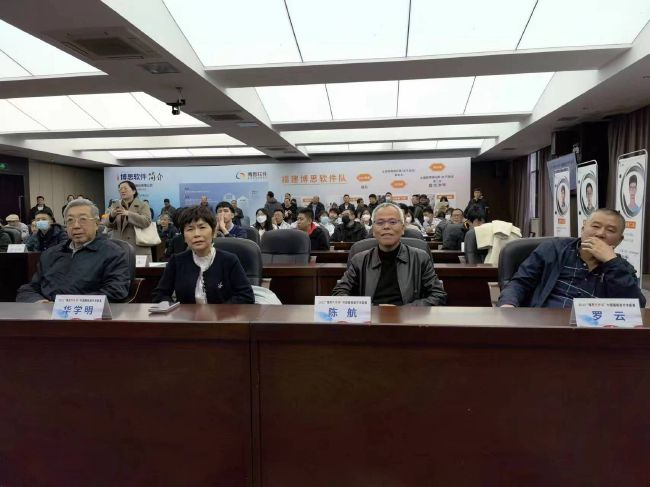 免费国产成高清人在线视频