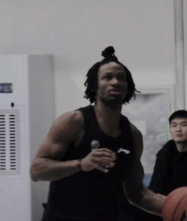 撅高两瓣羞耻扒开打屁股主人